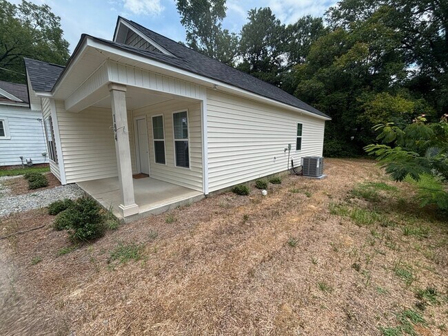 Building Photo - 104 N Slocumb St