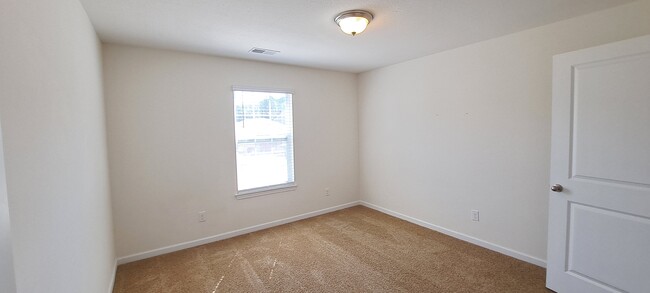 Building Photo - 1527 Sergeant Ln