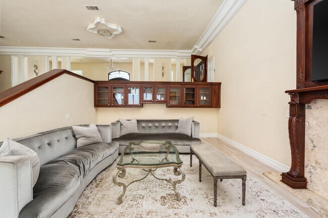 Building Photo - 14215 Killarney Dr