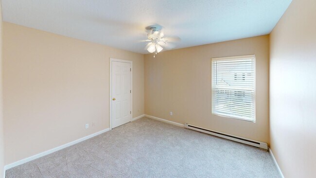 Building Photo - Excellent Canfield Location!! Very clean and well maintained 3 bedroom/2 Full Bath Condo.