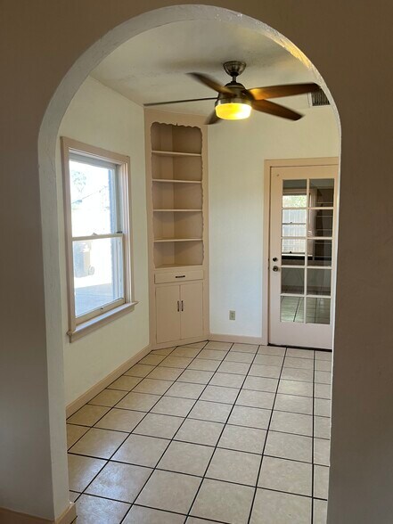 Dining Room - 902 E Amelia Ave
