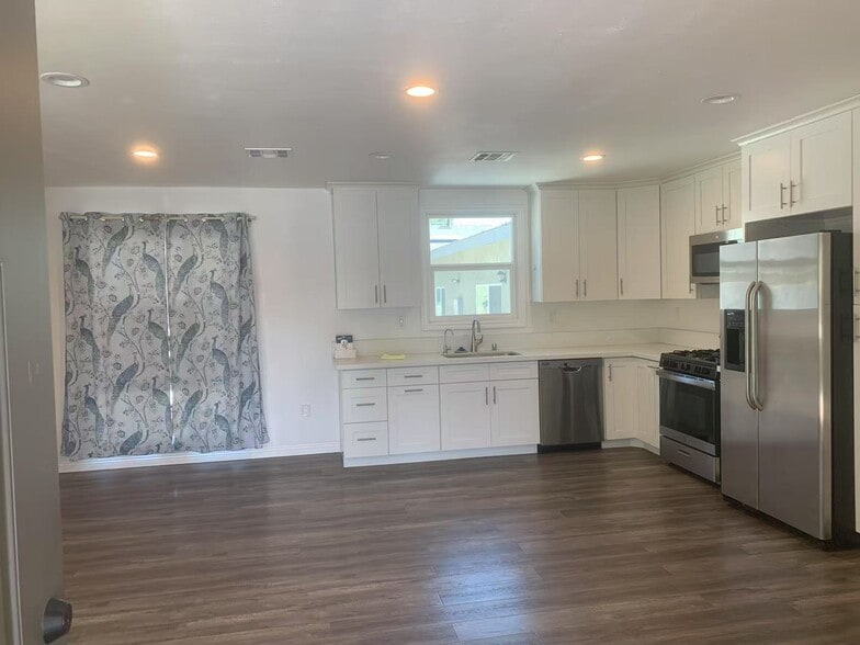 Building Photo - 5336 Huddart Ave