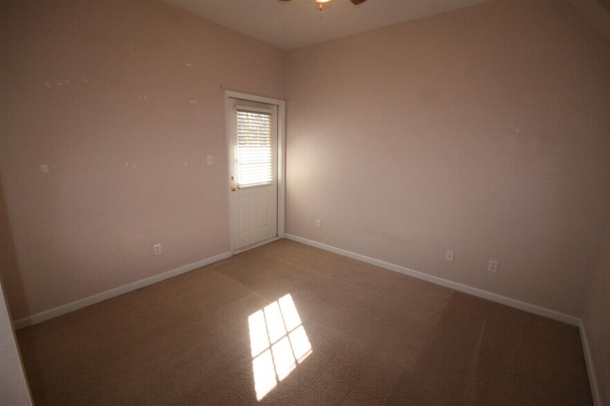 Building Photo - 2403 Hartsfield Road