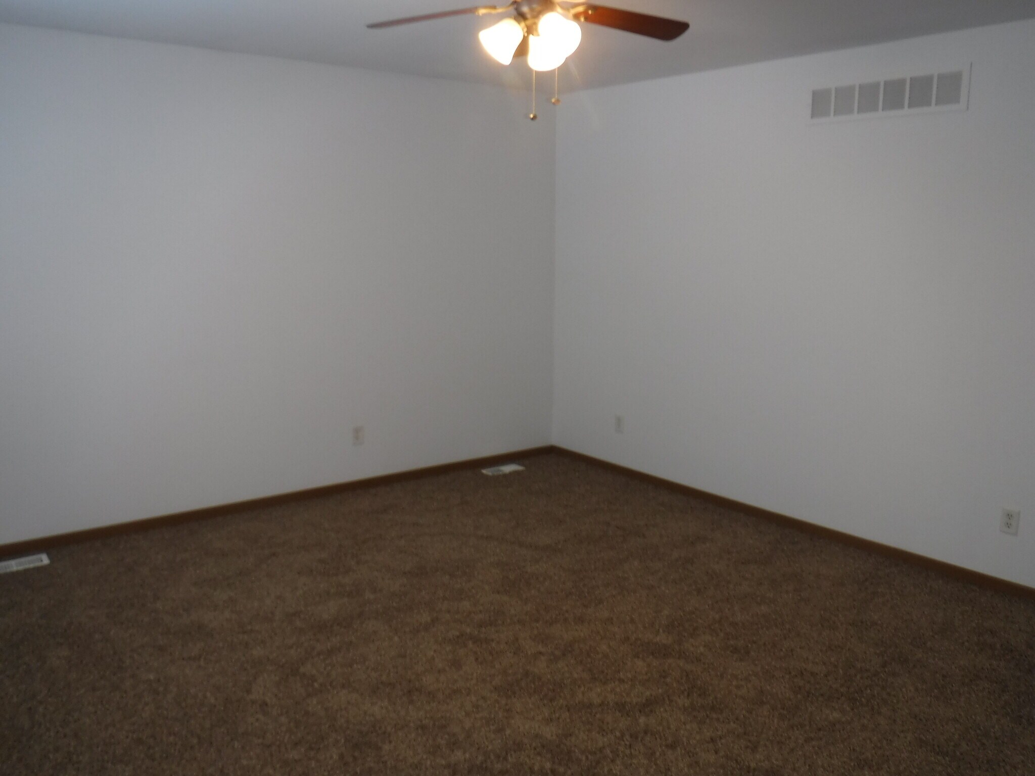 Building Photo - 5606 E Valley View Dr