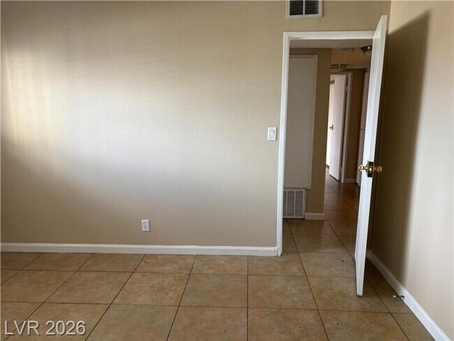 Building Photo - 2080 Karen Ave