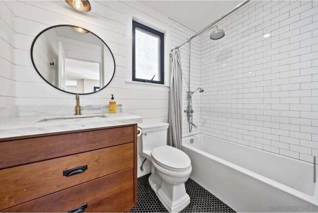 Building Photo - 229 Carnation Ave