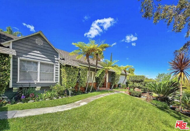 Building Photo - 3690 Crownridge Dr