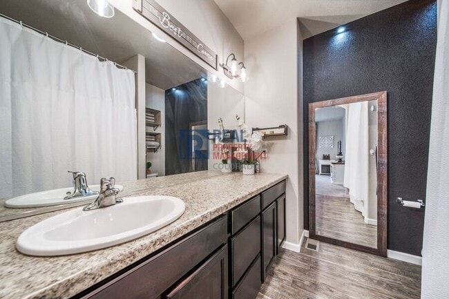 Building Photo - 1033 Traildust Dr