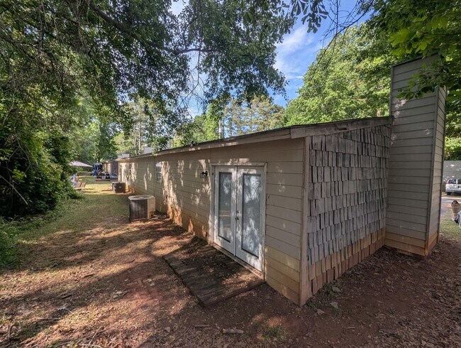 Building Photo - 235/237 Rustwood Dr