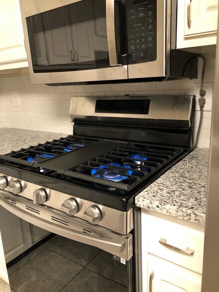 Building Photo - 1185 Johnson Rd