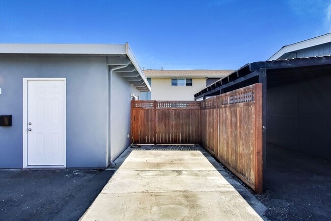 Building Photo - 21161 Garden Ave