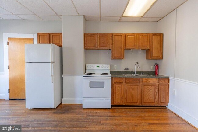 Building Photo - 301 W Martin St