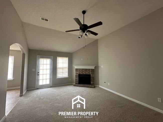 Building Photo - 2280 Southern Woods Dr