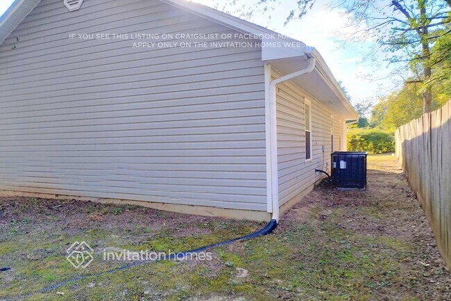 Building Photo - 8116 Collier St SW