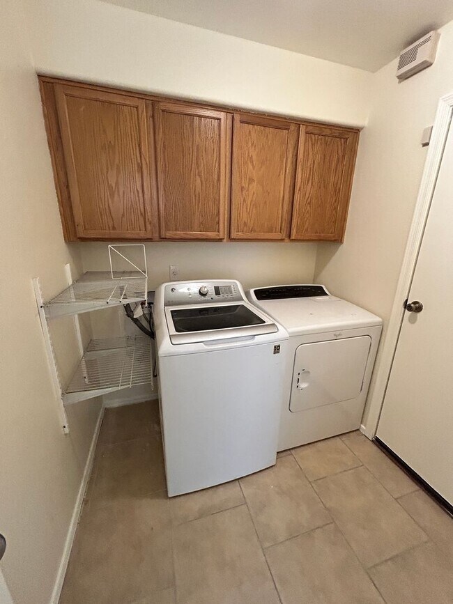Building Photo - 3 Bed / 2.5 bath Gilbert Home with New Pai...