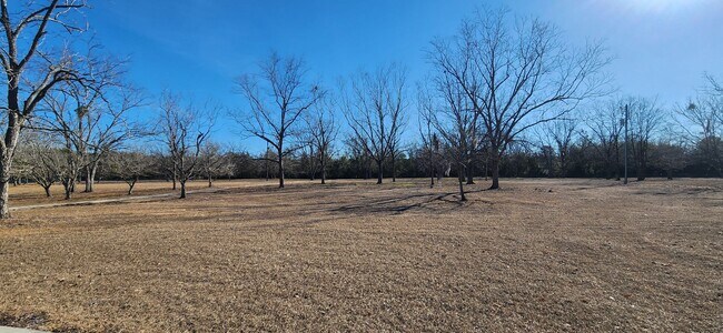 Building Photo - Beautiful 3BR/2BA Home with Oversized Garage on 1 Acre in a Peaceful Country Setting