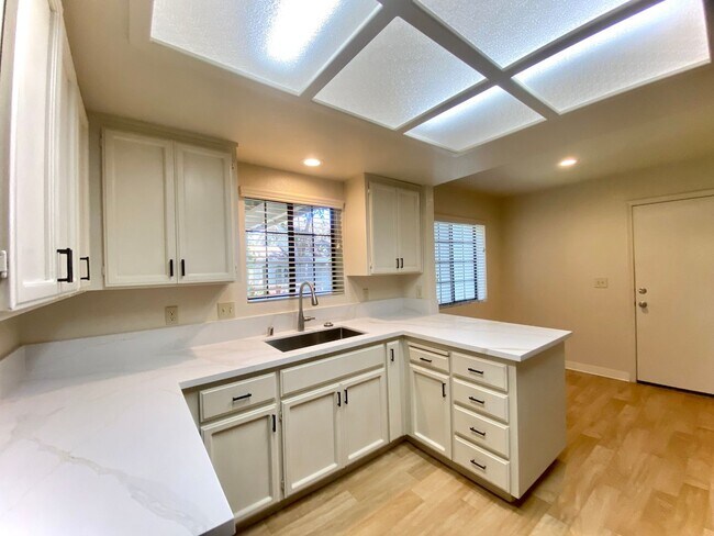 Building Photo - Large, open-concept 2-bedroom home in Mission San Jose!