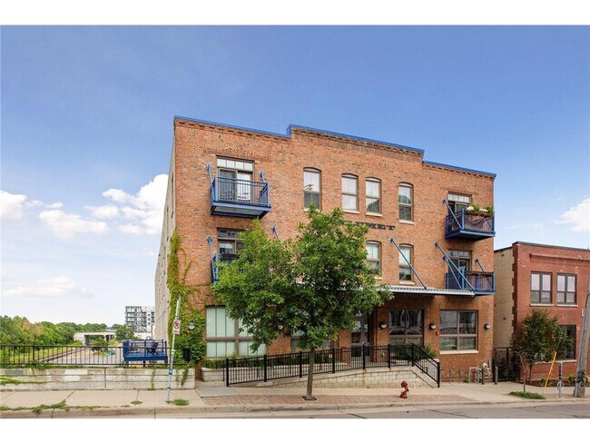 Building Photo - 127 5th St NE
