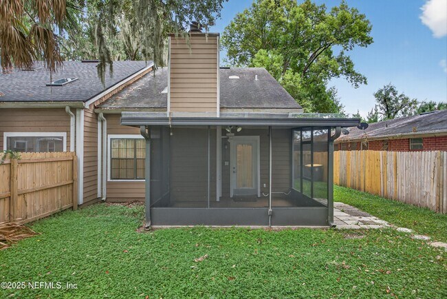 Building Photo - 3945 Oak St