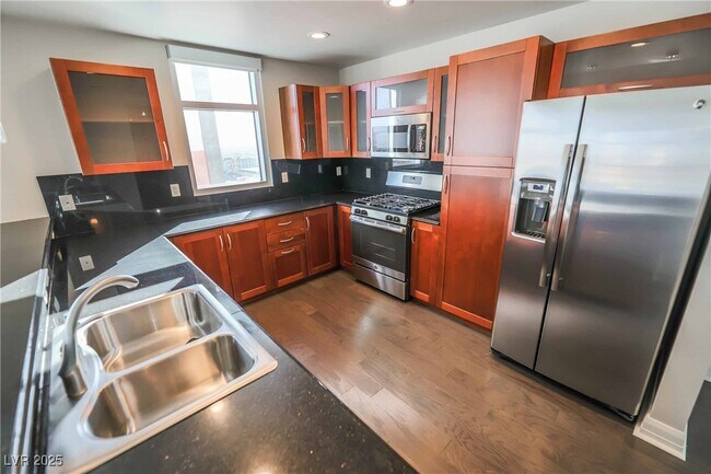 Building Photo - 150 S Las Vegas Blvd