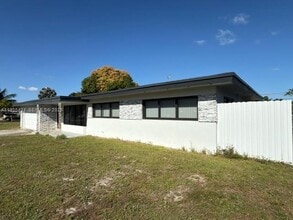 Building Photo - 860 W Dayton Cir