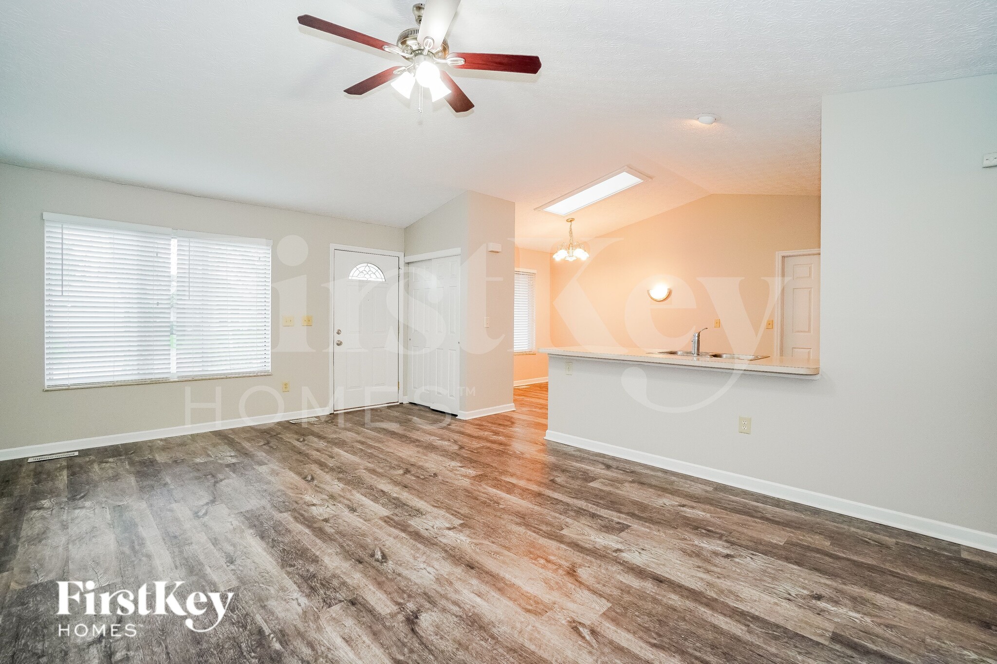 Building Photo - 2882 Torrey Pines Dr