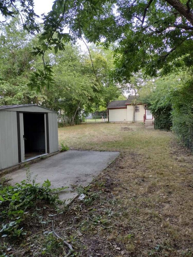 Building Photo - 2425 Bolivar St
