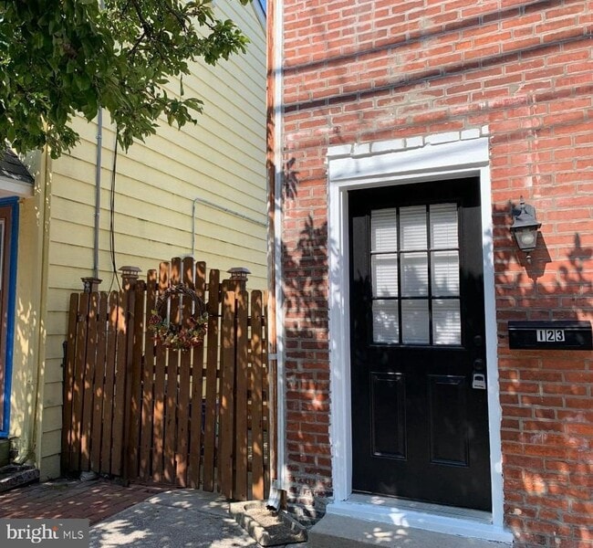 Building Photo - 123 S Matlack St