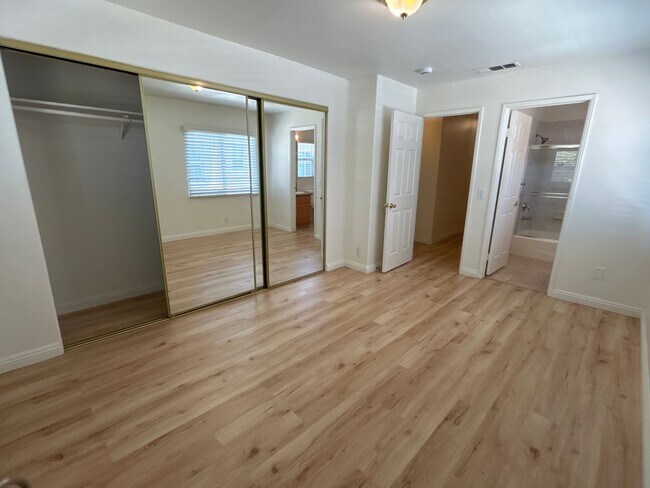 Building Photo - Spacious 2-Bedroom Condo in Prime Pasadena Area