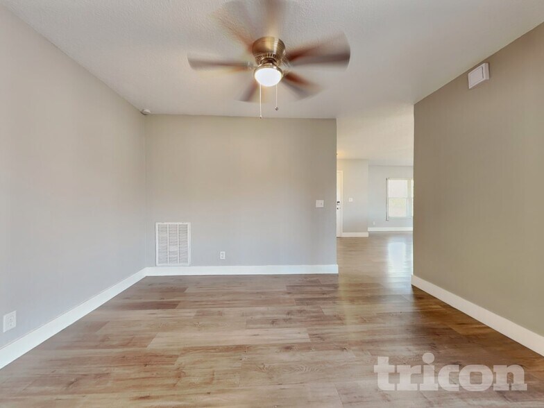 Building Photo - 3856 Lake Joyce Dr