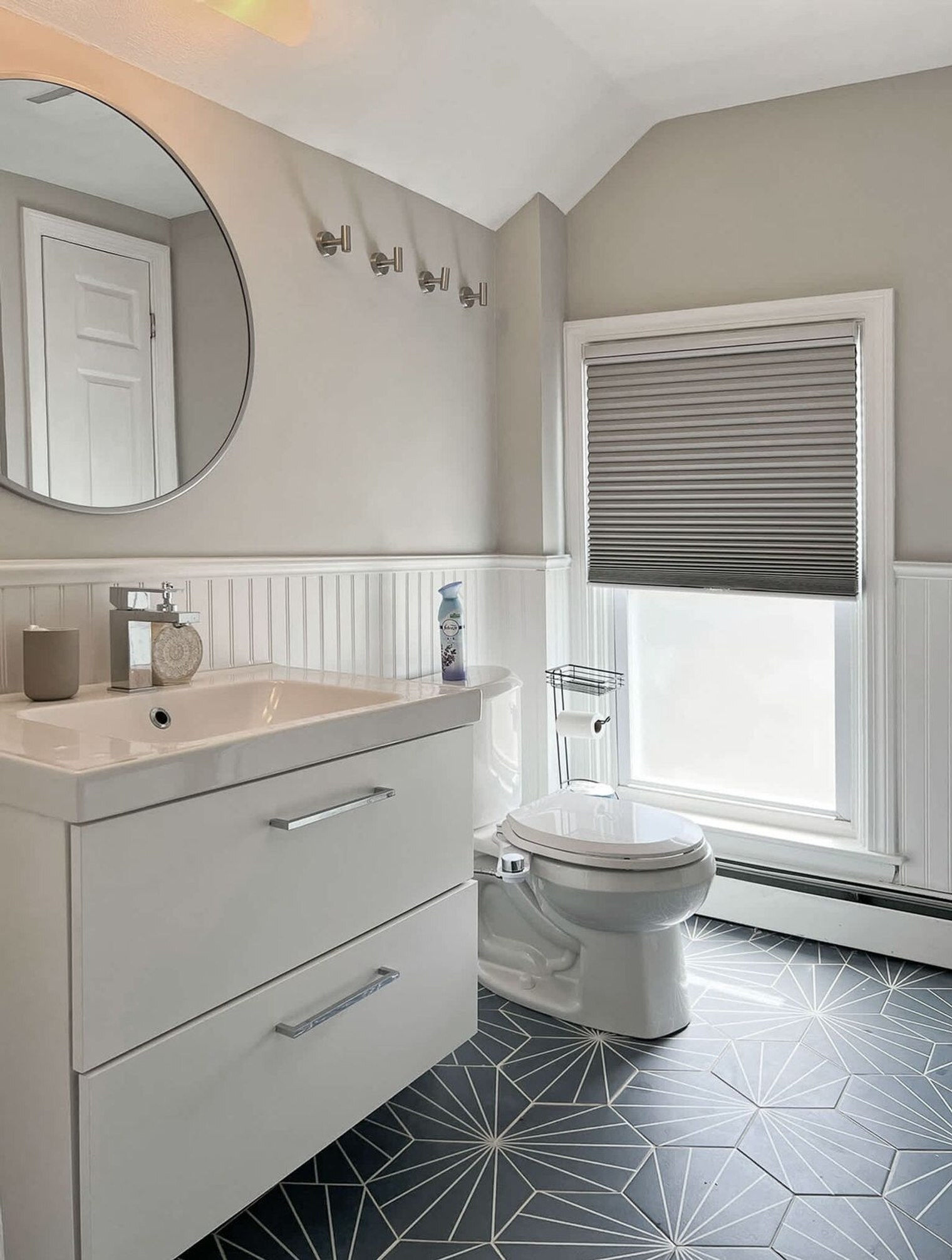 Building Photo - 136 Main St