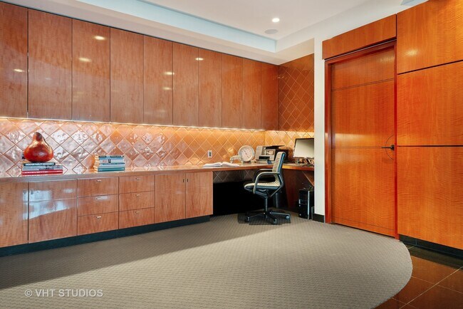 Building Photo - 800 N Michigan Ave