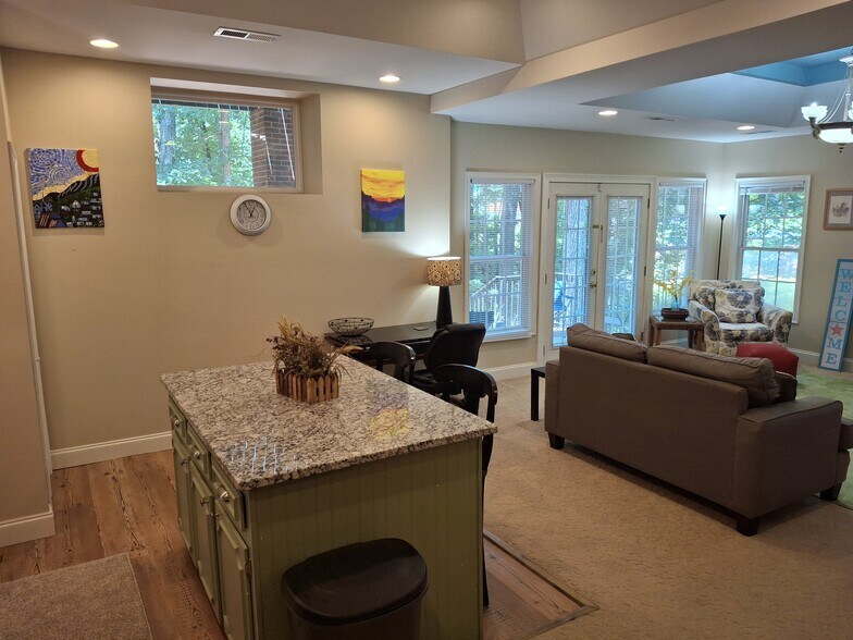 Building Photo - 203 Trinity Way