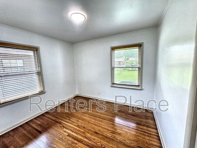 Building Photo - 1506 E 54th St