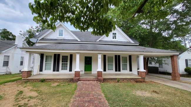Building Photo - 211 West Dr