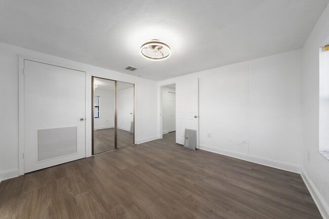 Building Photo - Renovated 4/2 Home on a Corner Lot in the SODO Area of Orlando