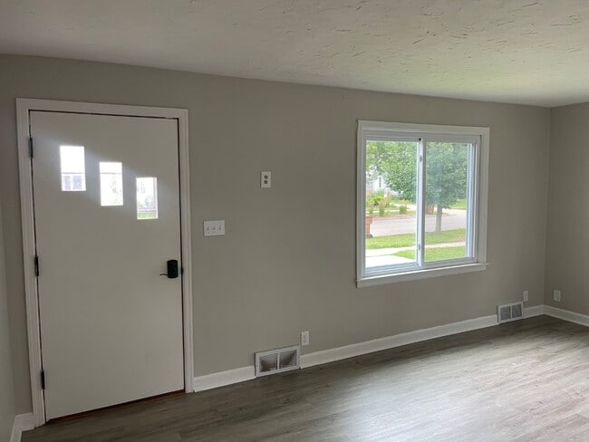 Building Photo - 813 Lincoln St