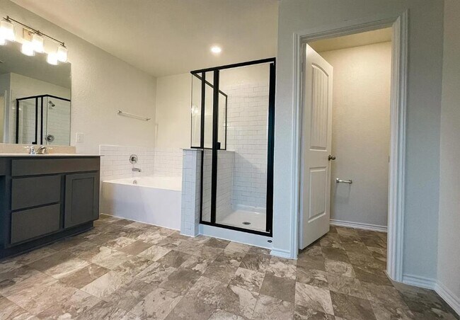 Building Photo - 704 Zelia Gln