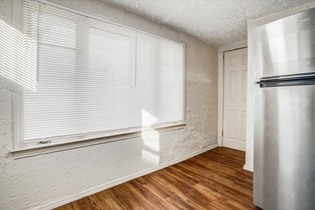 Building Photo - 806 Monroe Ave