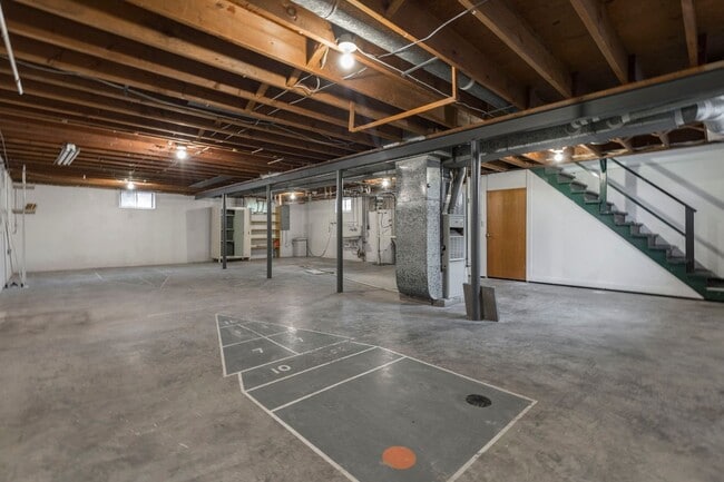 Building Photo - 2850 Hikes Ln