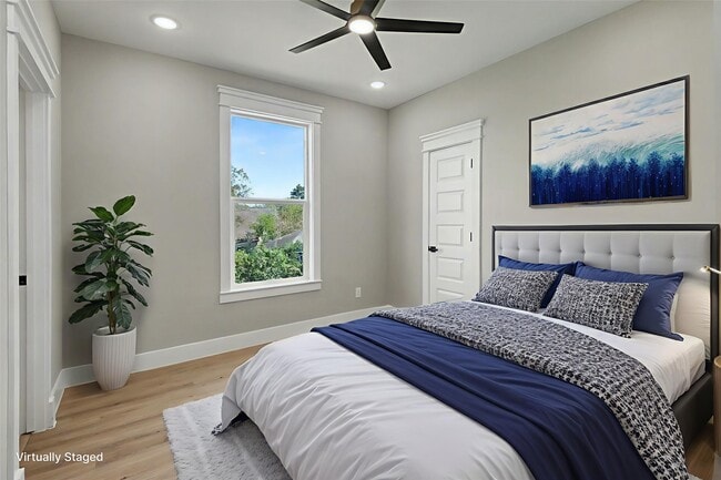 Building Photo - 5000 Higgins St