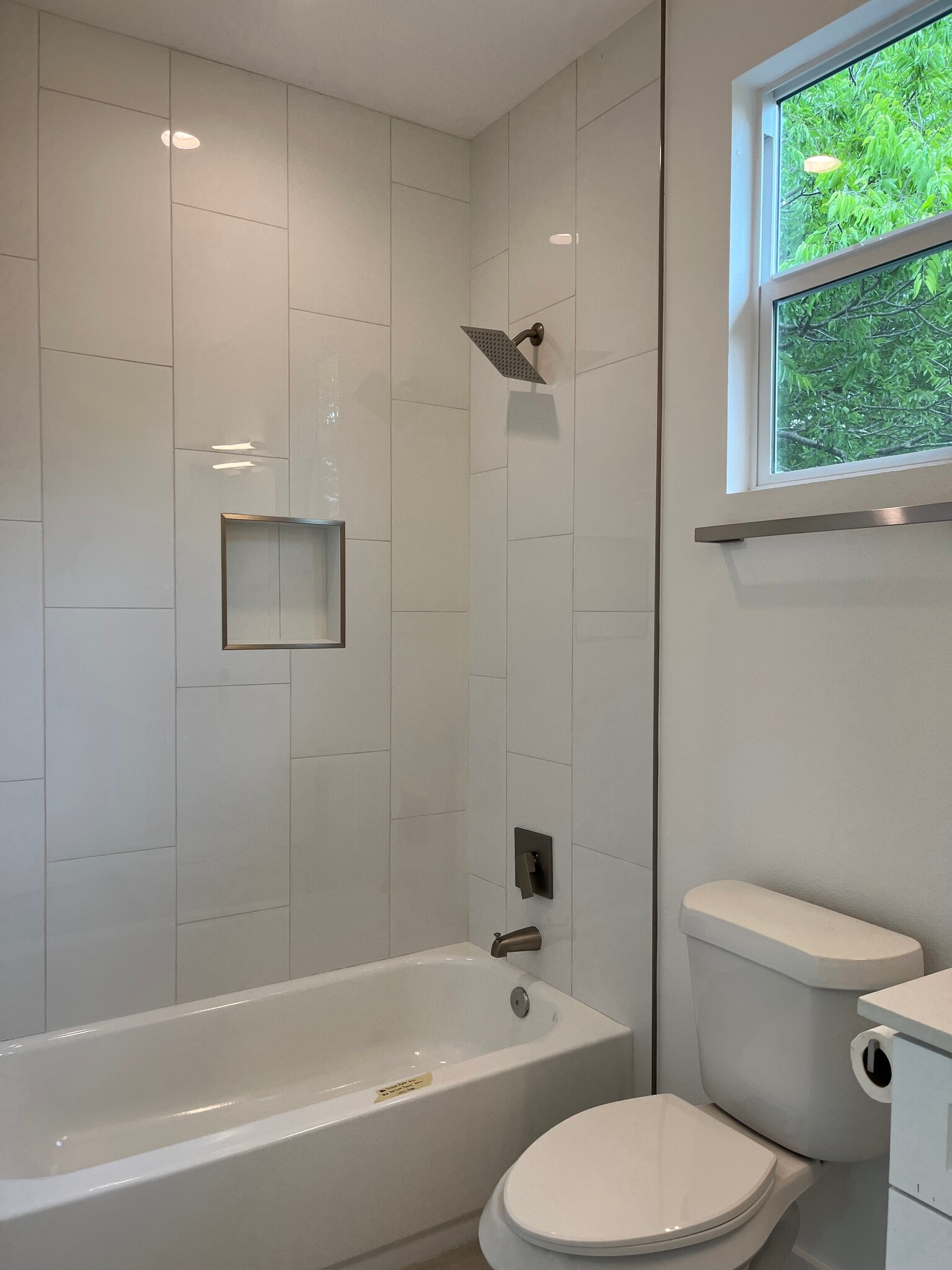 Shower/Tub Combo - 500 Capitol Dr
