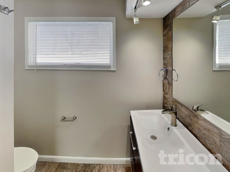 Building Photo - 13516 Grand Ave