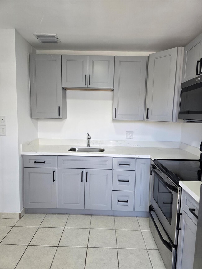 Building Photo - 4310 NW 12th Ct