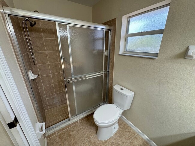 Building Photo - $300 OFF A MONTH OF RENT! Lovely, Spacious 2 Bedroom, 2 Bathroom Home in Sebring!!