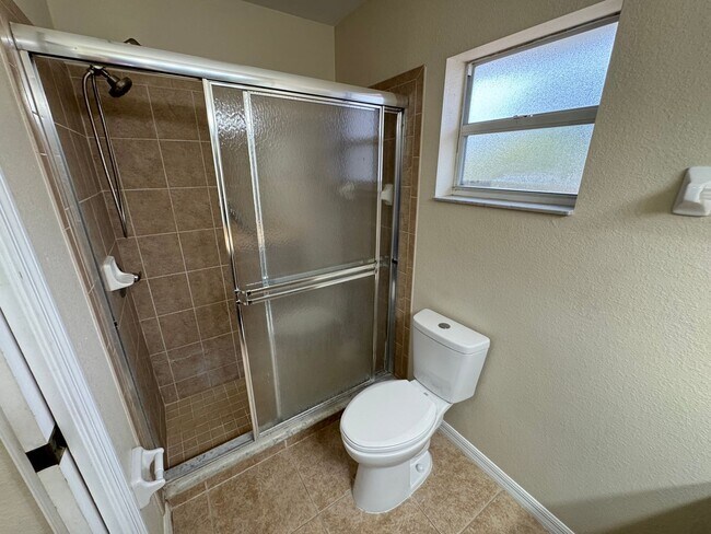 Building Photo - Lovely, Spacious 2 Bedroom, 2 Bathroom Home in Sebring!!