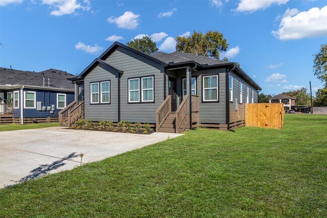 Building Photo - 4905 Paula St