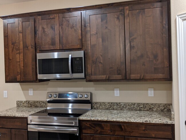 Building Photo - 128 Canales Cir