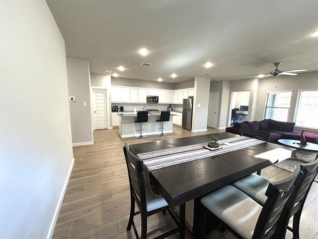 Building Photo - 4913 Pebblewood Dr