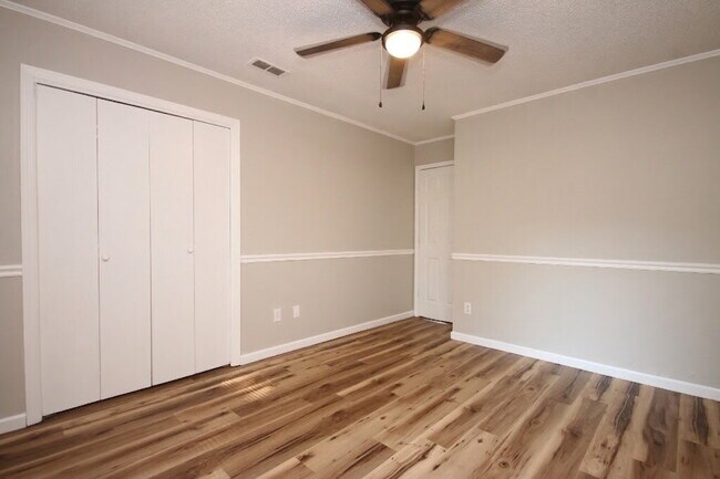 Building Photo - 2BR/1BA North Pensacola Home Near UWF with Fireplace, No Carpet & Fully Fenced Backyard